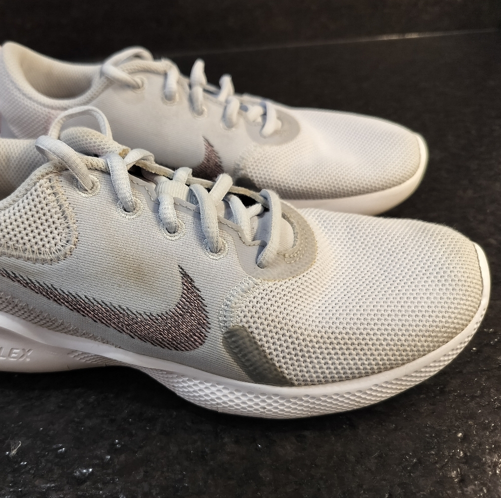 Women's Nike Flex Experience Run 10 Grey Pink US 6.5